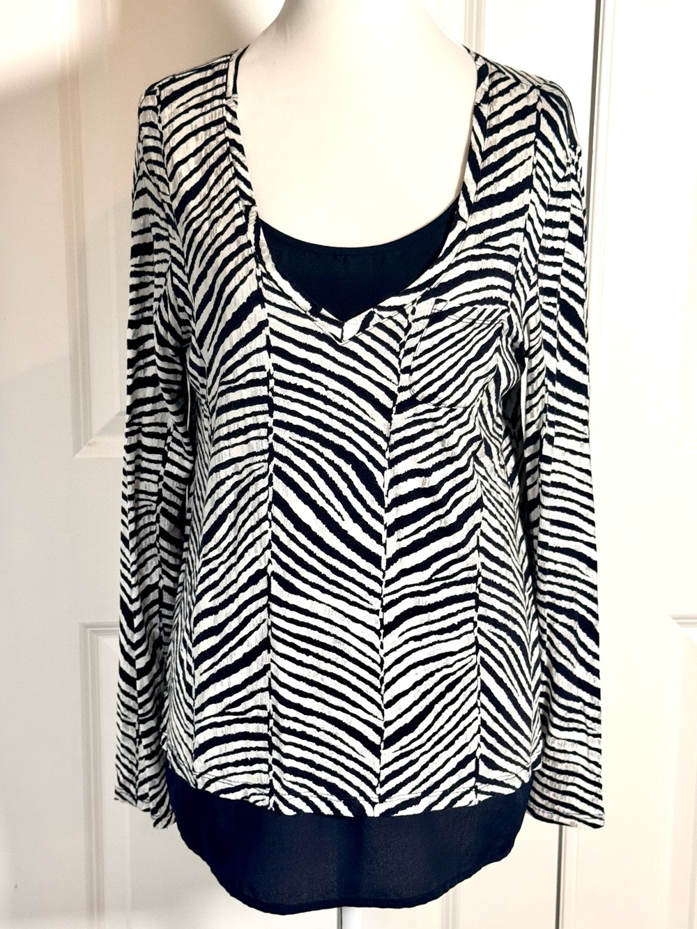 Chico’s Zebra Metallic Shimmer Top Womens 0 Animal Safari Resort Travel Stretch